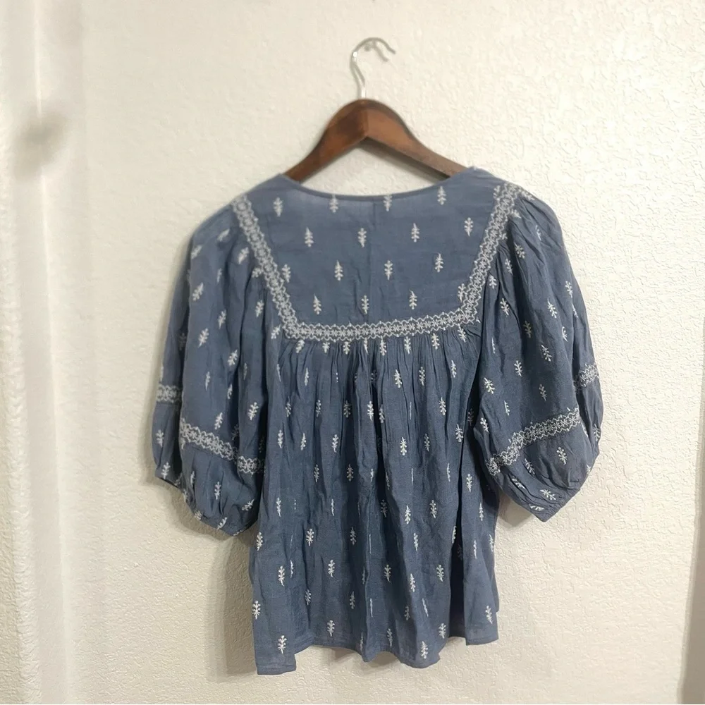 Old Navy Womens Shirt Blouse Blue White Peasant Floral Embroidered Size Medium